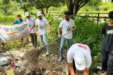 युवाओं ने श्रमदान कर दिया स्वच्छता का संदेश