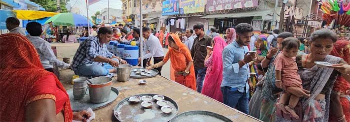 गणेश चतुर्थी पर खीर एवं प्रसाद का किया वितरण