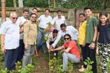 नेत्रदान जागरूकता के बाद पर्यावरण संरक्षण का संदेश देने 1200 किलोमीटर की पैदल यात्रा पर निकले विराग