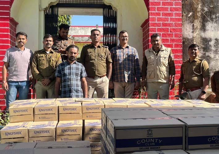 धम्बोला पुलिस की बड़ी कार्रवाई: 15 लाख की शराब के साथ ट्रक जब्त, आरोपी गिरफ्तार