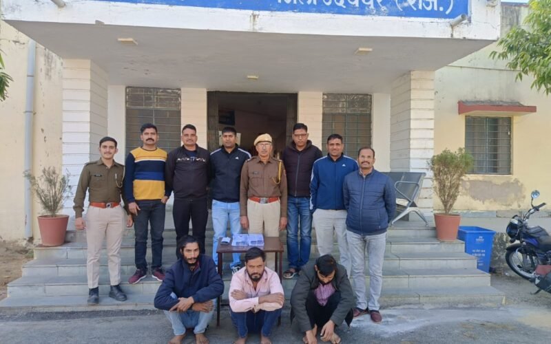 पुलिस थाना फतहनगर की अवैध हथियार रखने व बेचने वालों के खिलाफ बडी कार्यवाही, 2 अवैध देशी पिस्टल सहित 3 आरोपी गिरफतार