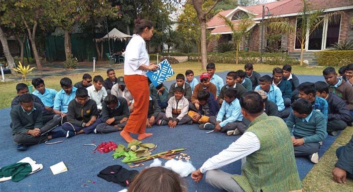 जूनियर मंगणियार कलाकारों की प्रस्तुति पधारो मारे देश और निंबुडा निंबुडा निंबुडा ने मनमोहा