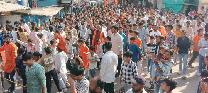 महाशिवरात्रि पर शिवभक्ति में डूबा वागड़ अंचल, मंदिरों में उमड़ी श्रद्धालुओं की भीड़