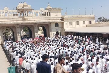 राजसी परम्परा के साथ अरविंद सिंह मेवाड़ को अंतिम विदाई