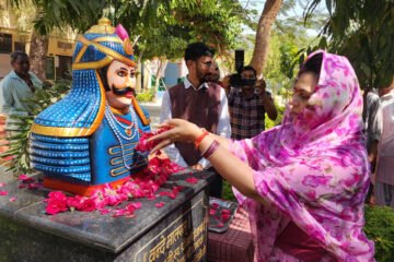 राजसमंद सांसद महिमा कुमारी मेवाड़ कर रही राजसमंद संसदीय क्षेत्र का लगातार दौरा: स्कूलों में विद्यार्थियों से संवाद, धार्मिक स्थल पर दर्शन और विकास कार्यों का उद्घाटन