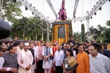 डॉ. लक्ष्यराज सिंह मेवाड ने महाराष्ट्र में महाराणा प्रताप की प्रतिमा का अनावरण किया